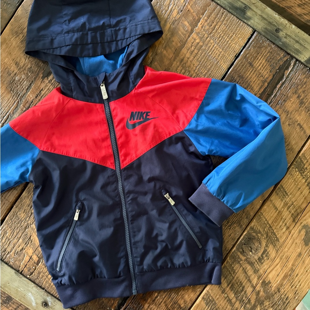 Nike Windbreaker 5-6 years.
